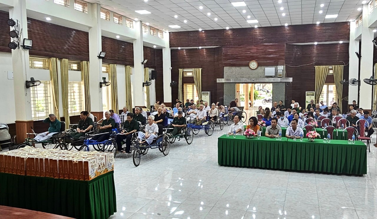 Toàn cảnh hội trường